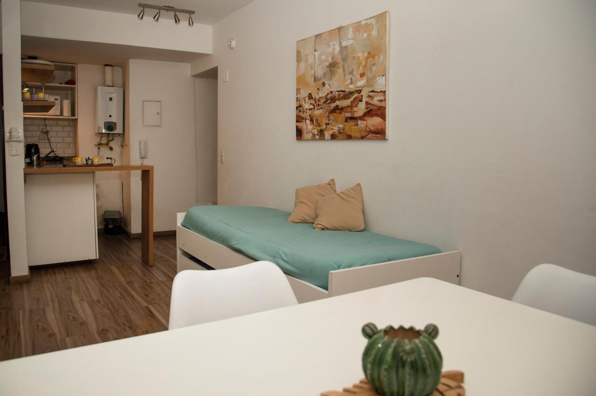 Apartamento Excelente Ubicacion, Frente A Plaza Independencia *